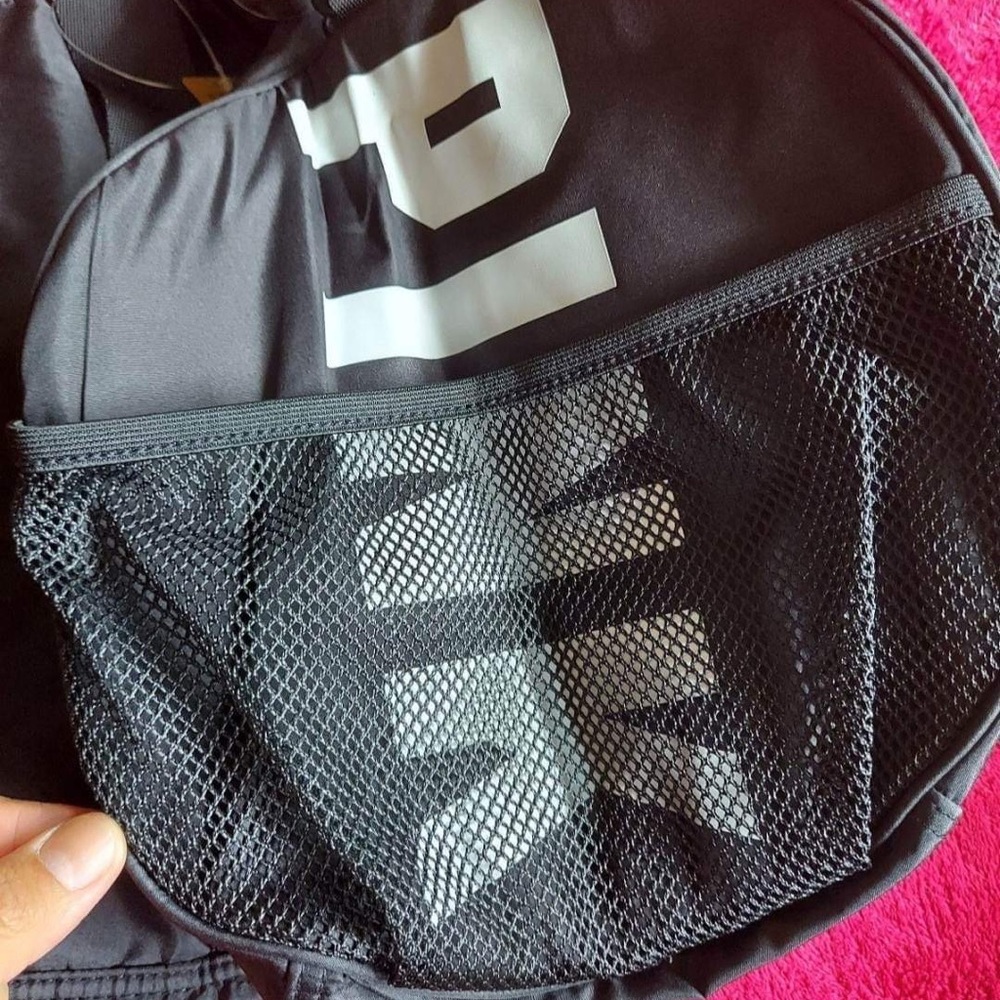 PINK Everyday duffel bag NWT - Picture 10 of 11
